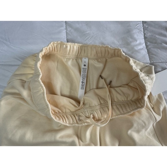 New Lululemon Scuba Oversized MR Short 7" Graphic Women's Size XL Buttercream - Picture 8 of 13